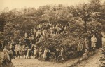 Date inconnue : Photo de groupe dans le parc de Saint-Fiacre